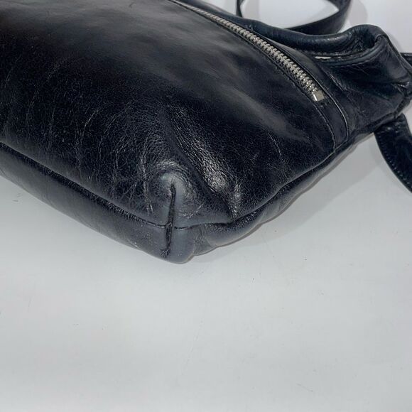 Elegant HOBO Black Leather Crossbody Bag - Picture 7 of 13